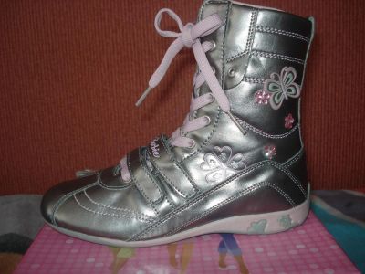 Лот: 3881524. Фото: 1. Сапожки для девочки весенние Barbie... Сапоги