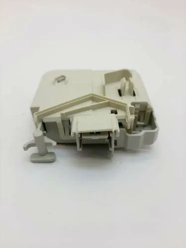 Лот: 25407026. Фото: 1. Блокировка люка BOSCH 613070. Запчасти для остальной бытовой техники