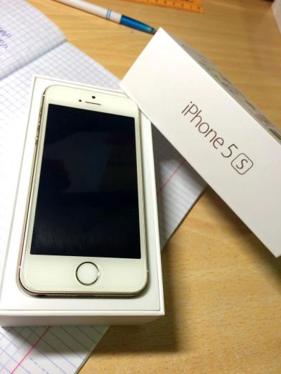 Лот: 5097196. Фото: 1. iPhone 5s gold 16gb. Смартфоны