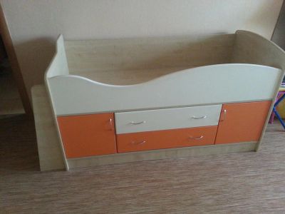 Лот: 4834992. Фото: 1. Детская кроватка 160х70 в Железногорске. Детские кровати и кроватки