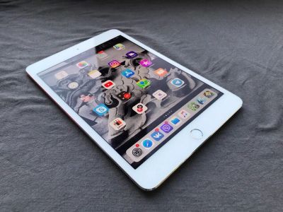 Лот: 7264496. Фото: 1. iPad mini 4 128gb wi-fi (silver... Планшеты