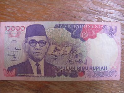 Лот: 13757372. Фото: 1. Индонезия 10000 рупий 1992 года... Азия