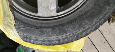 Лот: 25625852. Фото: 1. 3 колеса Onyx 245\65\17 на оригинальных... Шины на дисках