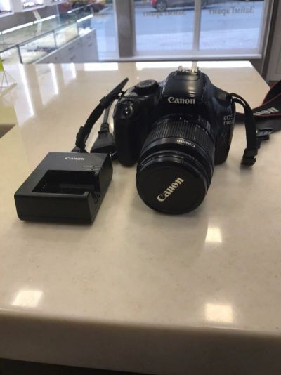 Лот: 10077185. Фото: 1. Любительская зеркальная фотокамера... Цифровые зеркальные