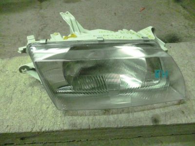 Лот: 10401474. Фото: 1. Фара передняя правая Mazda 323... Оптика и освещение