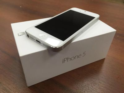 Лот: 5997736. Фото: 1. iPhone 5 16gb White. Смартфоны