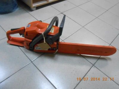 Лот: 4311116. Фото: 1. Продам бензопилу Husqvarna 142e... Бензо-, мотоинструмент