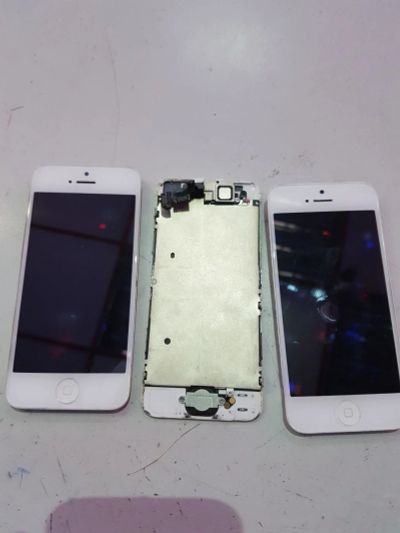 Лот: 9939556. Фото: 1. дисплей на iphone 5 5s оригинал... Дисплеи, дисплейные модули, тачскрины
