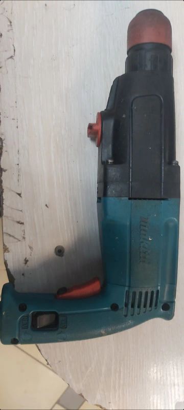 Лот: 24964833. Фото: 1. Перфоратор makita hr2400. Электроинструмент