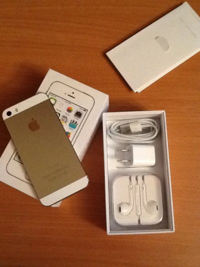 Лот: 3438992. Фото: 1. iPhone 5s, GOLD (редкий цвет... Смартфоны