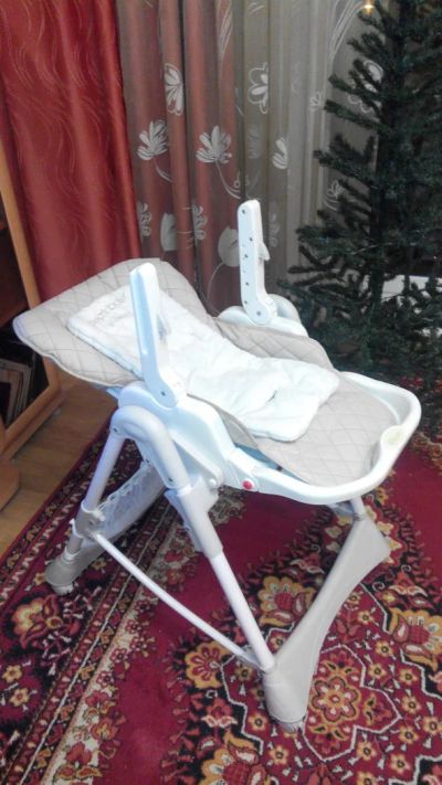 Лот: 6769632. Фото: 1. Стульчик для кормления Happy Baby... Стульчики для кормления