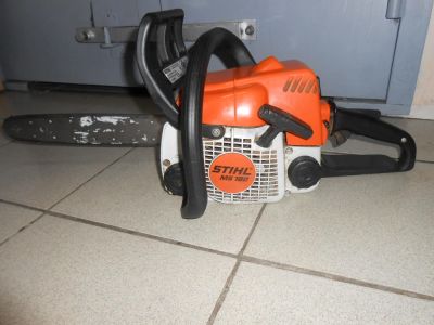Лот: 8026910. Фото: 1. Продам бензопилу Stihl MS 180... Бензо-, мотоинструмент