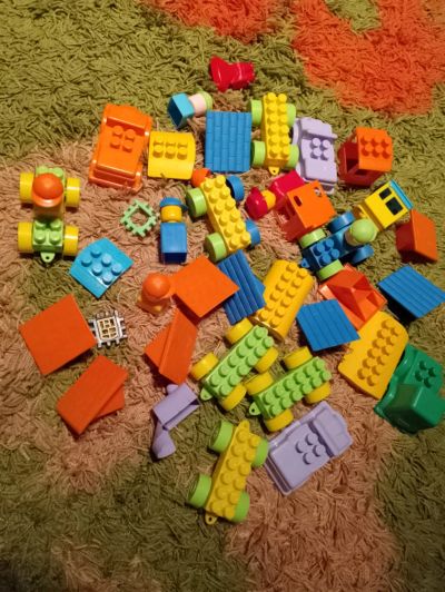Лот: 25255090. Фото: 1. Конструктор + кубики ( приблизительно... Конструкторы
