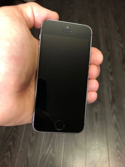 Лот: 16838604. Фото: 1. iPhone SE Space Gray 16 Gb. Смартфоны