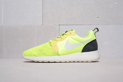 Лот: 11618499. Фото: 1. Кроссовки Nike Roshe Run Hyperfuse. Кеды, кроссовки, слипоны