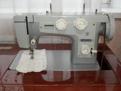 Лот: 3294545. Фото: 1. Швейная машинка "Подольск 142". Швейная, вязальная