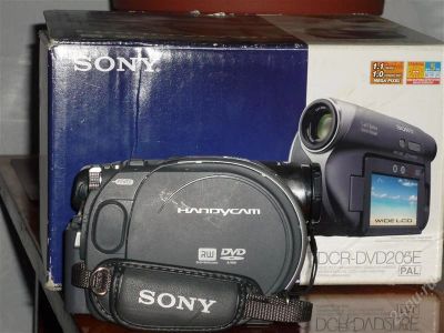 Лот: 807545. Фото: 1. Цифровая видеокамера SONY DCR-DVD205Е. Видеокамеры