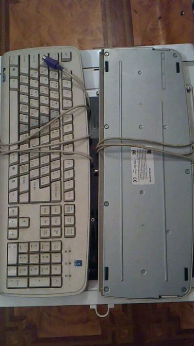 Лот: 9177146. Фото: 1. Две клавиатуры. Клавиатуры и мыши