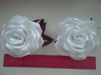 Лот: 9800558. Фото: 1. Банты на резиночках розы белые. Цветы из ткани