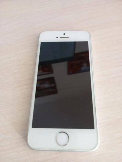 Лот: 21776308. Фото: 1. iPhone SE. Смартфоны
