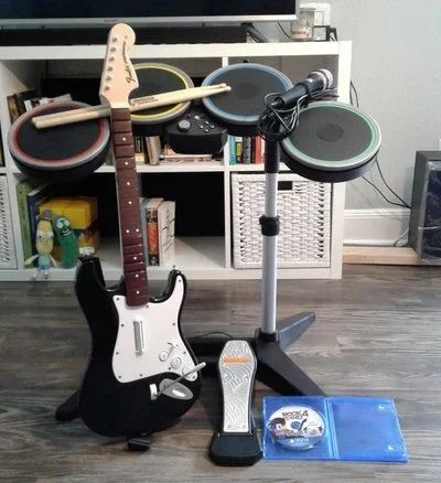 Лот: 15029595. Фото: 1. Rock Band 4 (Guitar Hero) ps4. Запчасти для игровых приставок, консолей