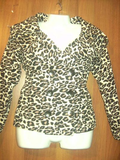 Лот: 3838819. Фото: 1. Ветровка 44размер. Верхняя одежда