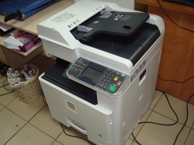 Лот: 12070350. Фото: 1. принтер цветной лазерный Kyocera... Лазерные принтеры
