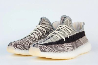 Лот: 16880400. Фото: 1. Кроссовки Adidas Yeezy 350 boost... Кеды, кроссовки, слипоны