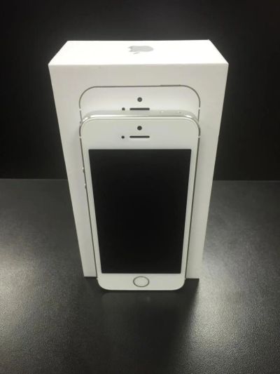 Лот: 8101214. Фото: 1. Iphone 5s silver. Смартфоны