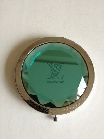 Лот: 3393585. Фото: 1. Зеркальце дамское Louis Vuitton. Другое (сувениры, подарки)
