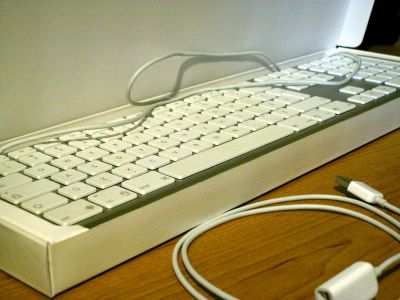 Лот: 8744688. Фото: 1. клавиатура проводная Apple MB110... Клавиатуры и мыши