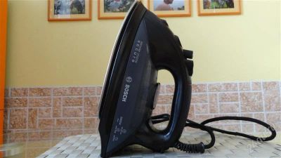 Лот: 2778661. Фото: 1. Рабочий утюг BOSCH sensixx cosmo... Утюги, парогенераторы, отпариватели