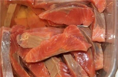 Лот: 11454556. Фото: 1. Горбуша "под семгу" с лимоном. Икра, рыба, морепродукты