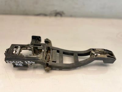 Лот: 22460209. Фото: 1. Кронштейн ручки двери Ford Focus... Другое (автозапчасти)