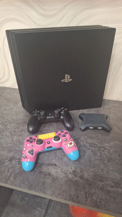 Лот: 24840501. Фото: 1. Playstation 4 Pro 1Tb. Игровые приставки, консоли