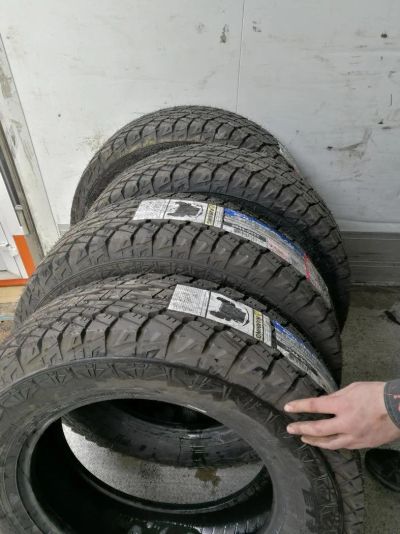 Лот: 11395376. Фото: 1. Автошины R 20 275/65 126/123S... Шины