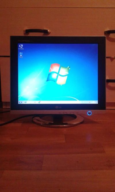 Лот: 7080164. Фото: 1. монитор LG FLAtron l1520b, диагональ... ЖК-мониторы