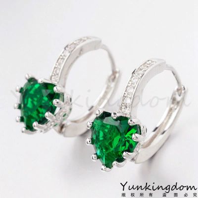 Лот: 5453543. Фото: 1. Серьги с яркими зелеными камнями. Серьги, каффы