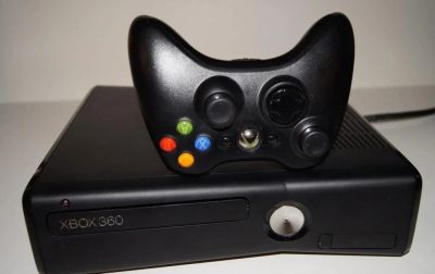 Лот: 12306619. Фото: 1. Xbox 360 slim Freeboot прошитый... Игровые приставки, консоли