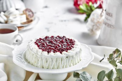Лот: 11831731. Фото: 1. Торт медовый с брусникой. Торты, пирожные