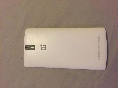 Лот: 6489754. Фото: 1. Oneplus one white 16 gb. Смартфоны