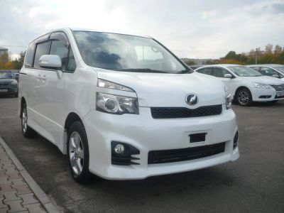 Лот: 11093430. Фото: 1. Toyota Voxy в Красноярске. Автомобили