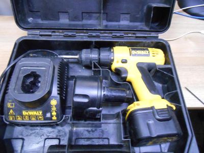 Лот: 4853594. Фото: 1. Продам шуруповерт DeWALT DW907K2... Электроинструмент