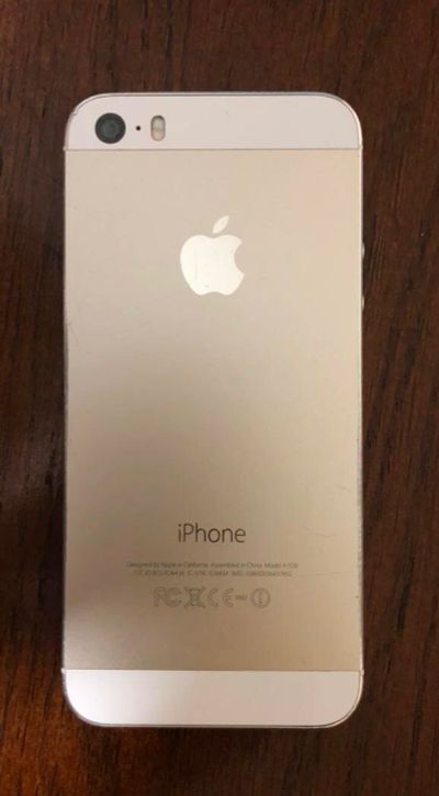 Лот: 10623030. Фото: 1. iPhone 5s gold. Смартфоны