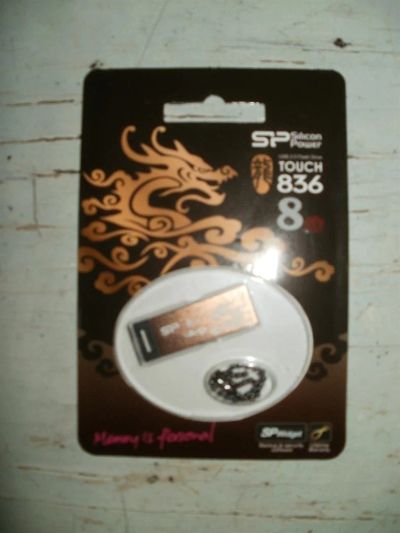 Лот: 3010610. Фото: 1. USB-накопитель SILICON POWER 8... USB-флеш карты