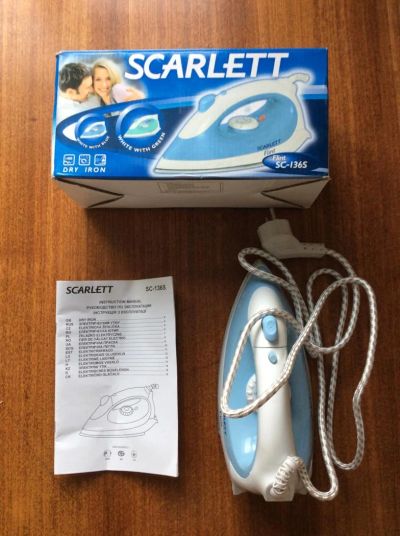 Лот: 8502235. Фото: 1. Утюг Scarlett. Утюги, парогенераторы, отпариватели