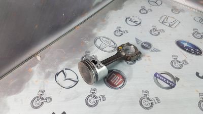 Лот: 23584422. Фото: 1. Поршень с шатуном Nissan Presea... Двигатель и элементы двигателя