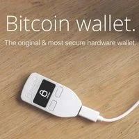 Лот: 10819340. Фото: 1. Криптокошелек Trezor - аппаратный... Другое (носители информации)