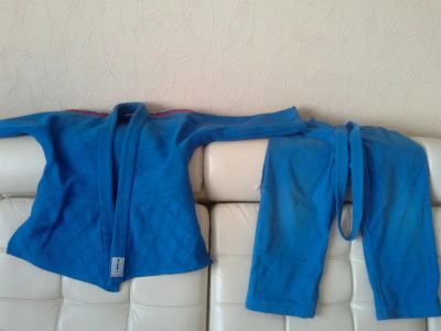 Лот: 3706655. Фото: 1. кимоно для мальчика 7-10 лет... Верхняя одежда