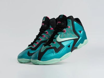 Лот: 25359035. Фото: 1. Кроссовки Nike Lebron 11. Кеды, кроссовки, слипоны